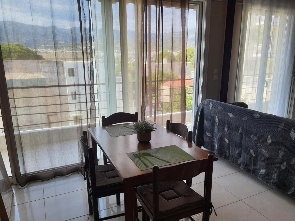Seaside Beach Apartment Каламата Екстериор снимка
