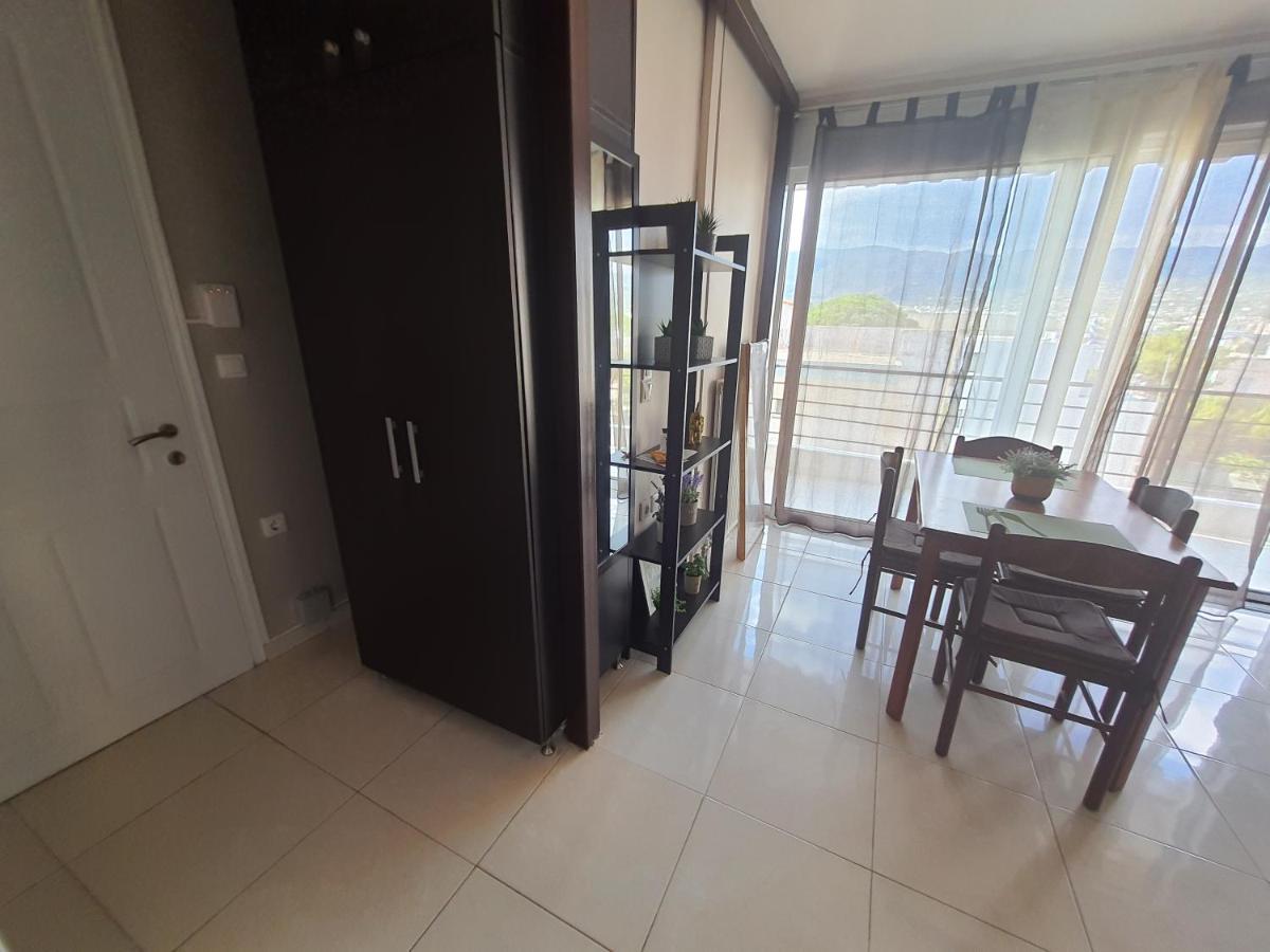 Seaside Beach Apartment Каламата Екстериор снимка